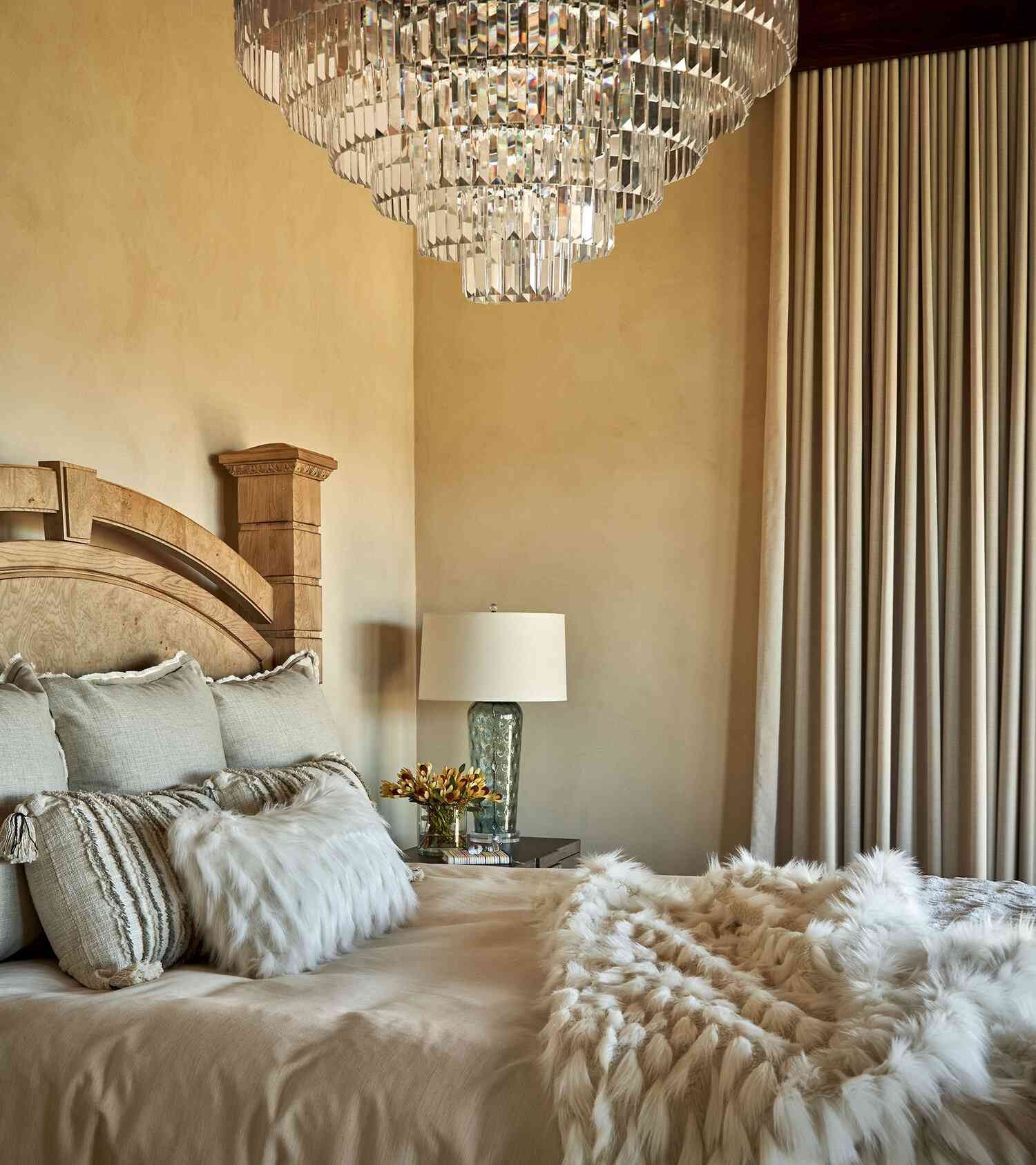 quarto de casal com lustre